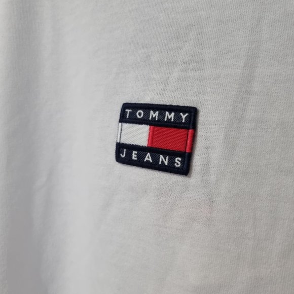 Tommy Hilfiger Tommy Jeans Badge Crew Neck Shirt Women's White Crew Neck Shirt - Picture 6 of 9